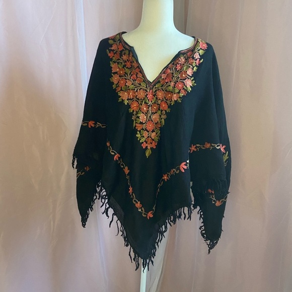 Woollen Poncho with Kashmiri Floral Embroidery and Lining BB111 - Picture 2 of 8